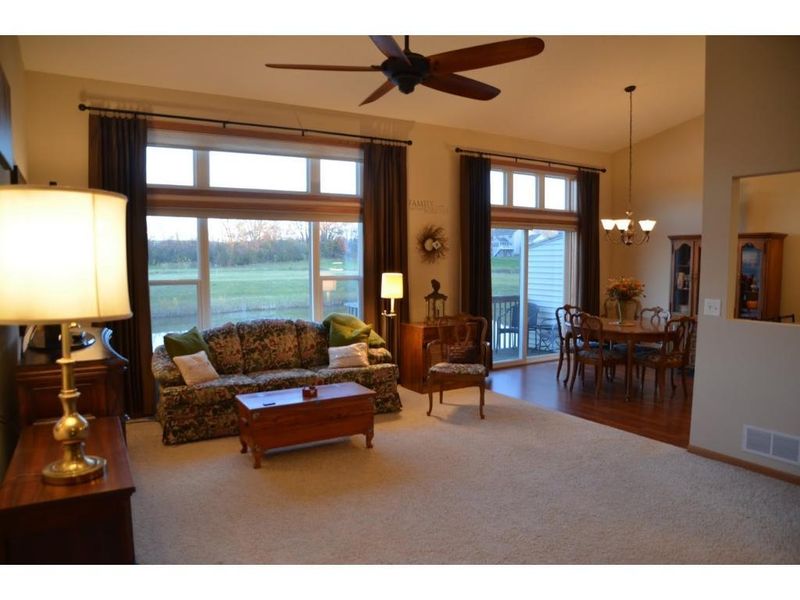 8556 Gateway Cir, Monticello, MN 55362