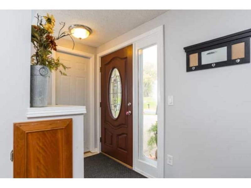 1601 W 131st St, Burnsville, MN 55337