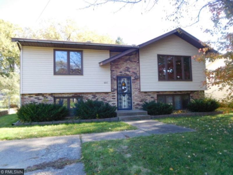 687 Glenbrook Ave N, Oakdale, MN 55128