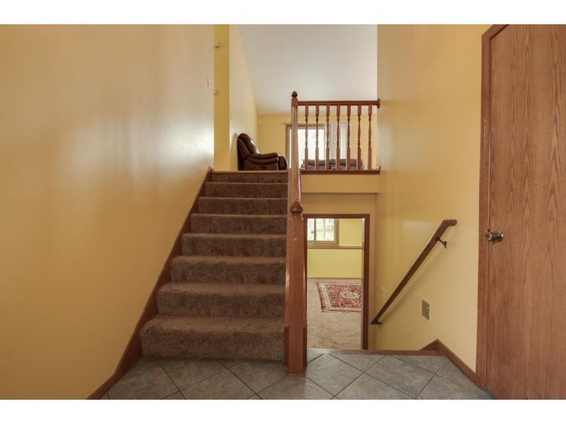 3805 Iris Cir, Burnsville, MN 55337