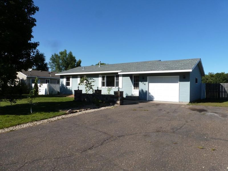 606 Marion St, Isanti, MN 55040