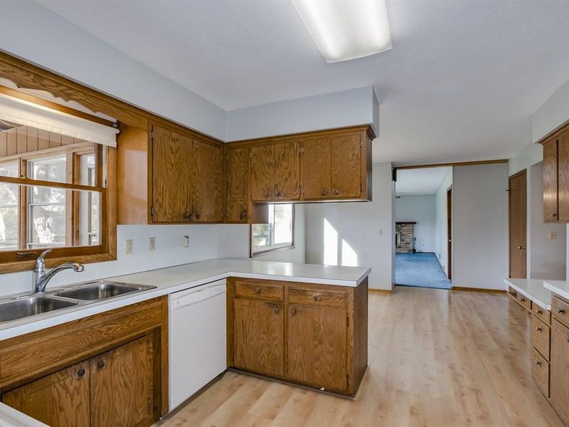 1331 E 99th St, Bloomington, MN 55425