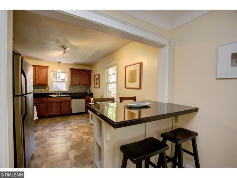 442 Baker St W, Saint Paul, MN 55107