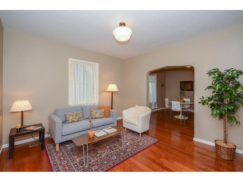 936 Dodd Rd, West Saint Paul, MN 55118