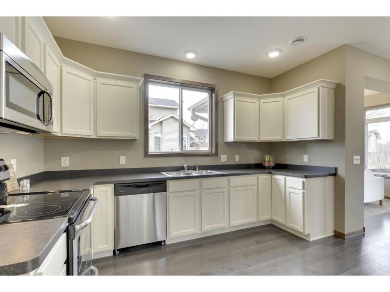 417 Aqua Cir, Lino Lakes, MN 55014