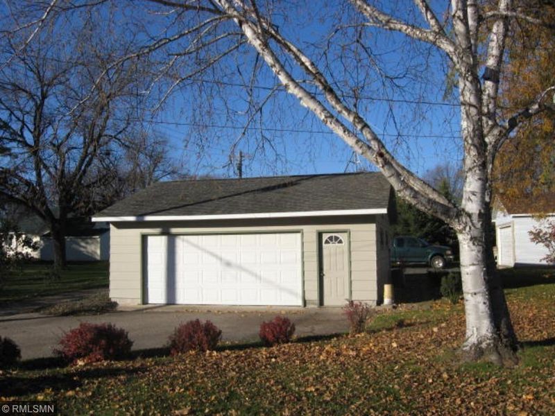 1529 Judd Ave N, Glencoe, MN 55336