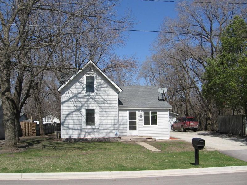118 13th St NE, Faribault, MN 55021