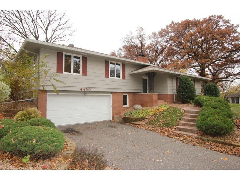 6490 Westchester Cir, Golden Valley, MN 55427