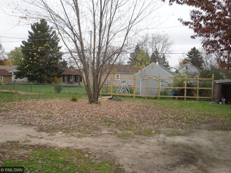237 5th Ave NE, Cambridge, MN 55008