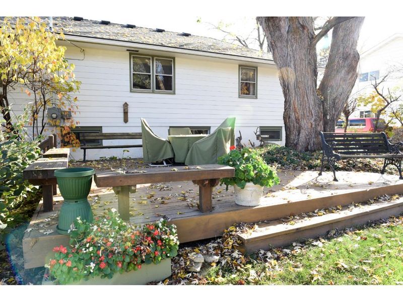 1821 Myrtle St, Maplewood, MN 55109