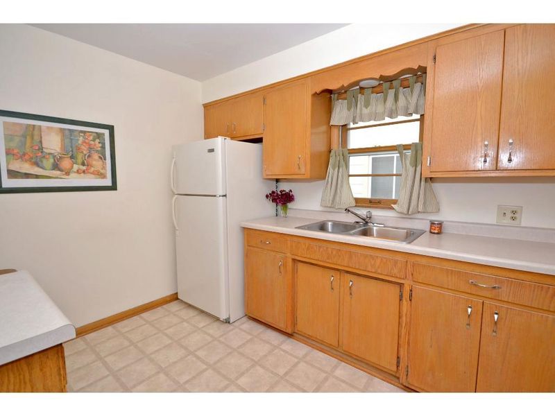 1407 Mckinley St, Saint Paul, MN 55108