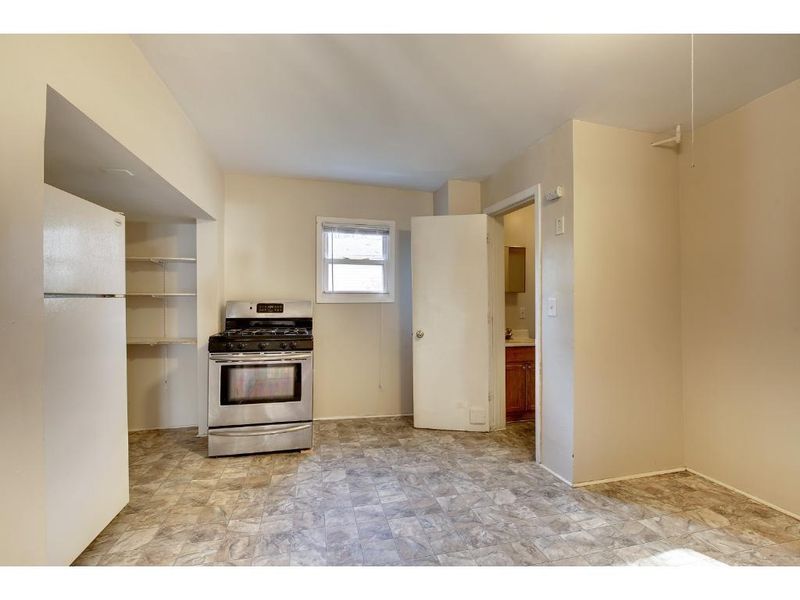 696 Van Buren Ave, Saint Paul, MN 55104