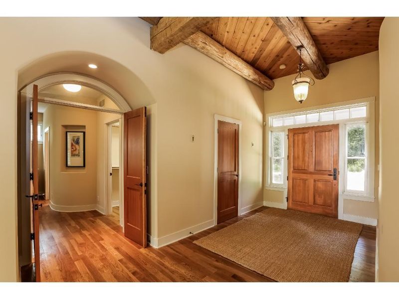 33 E Pleasant Lake Rd, North Oaks, MN 55127