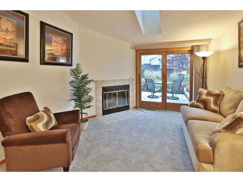 5308 Highpointe Dr, Bloomington, MN 55437