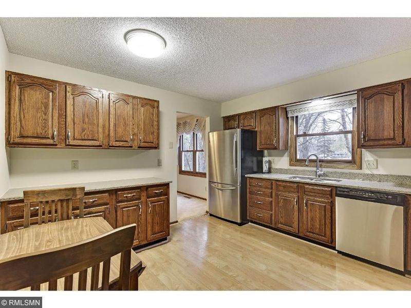 18543 Harrogate Dr, Eden Prairie, MN 55346
