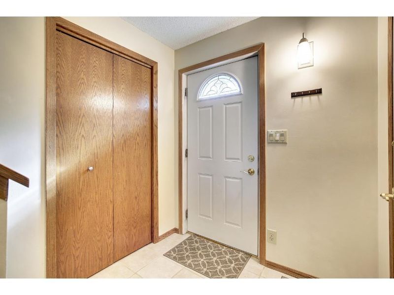 421 Diedrich Dr, Carver, MN 55315