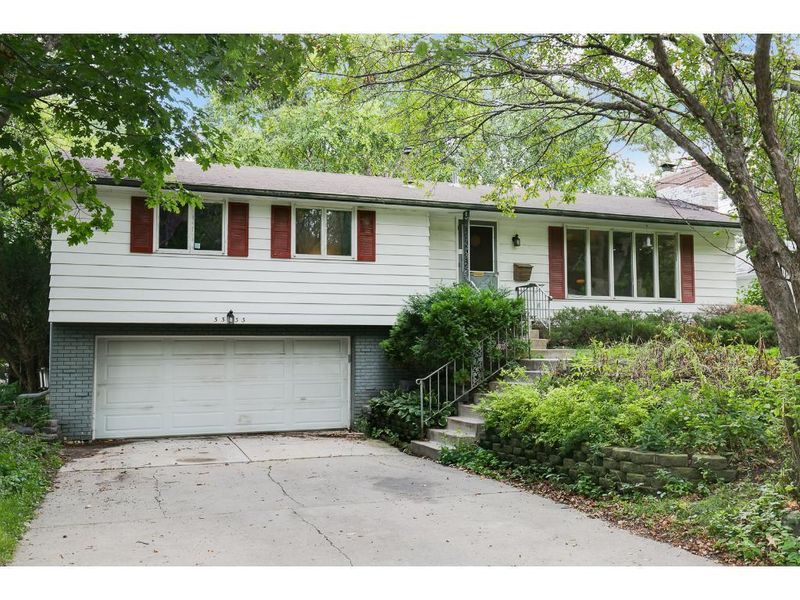 3333 Skycroft Cir, Saint Anthony, MN 55418