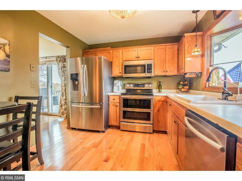 105 Meadow Dr, Loretto, MN 55357