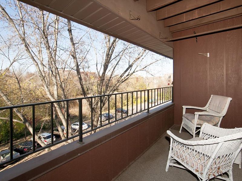7520 Cahill Rd #302A, Edina, MN 55439