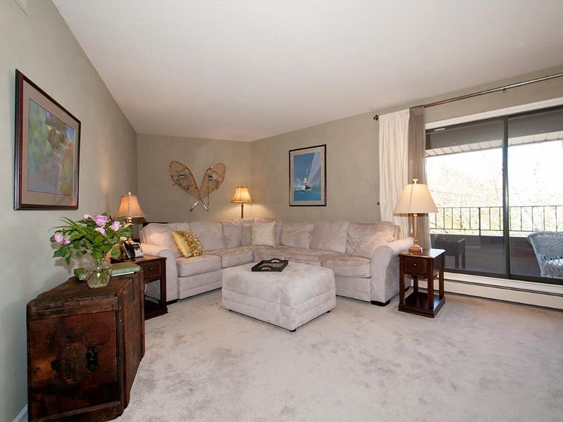 7520 Cahill Rd #302A, Edina, MN 55439