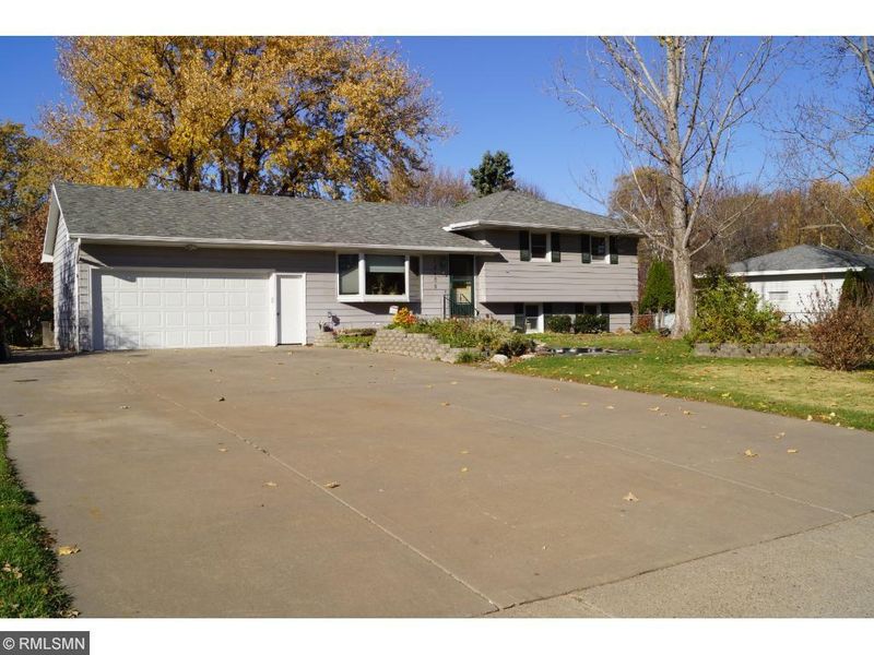 12105 Hampshire Ave N, Champlin, MN 55316