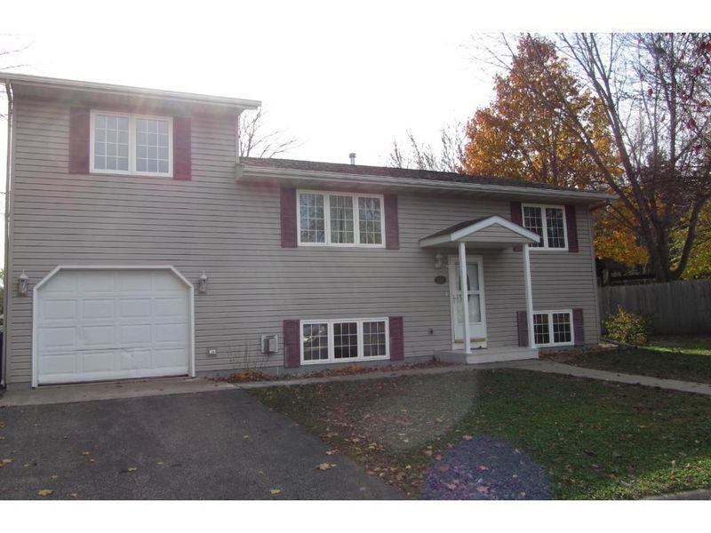 406 Nichols Ct, Saint Peter, MN 56082