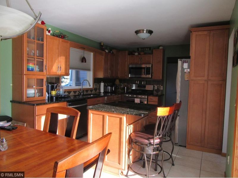 2240 Rogers Ct, Mendota Heights, MN 55120