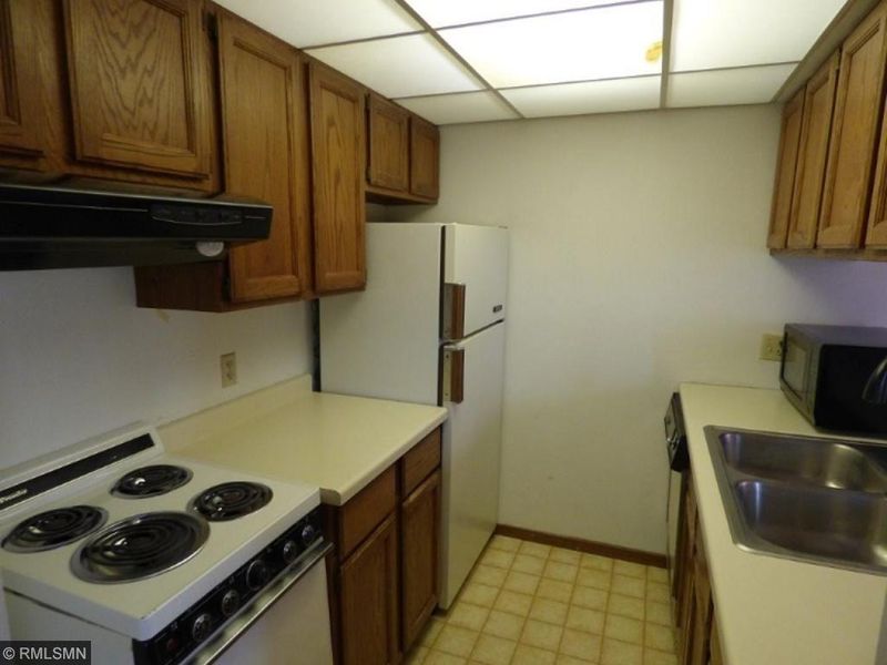 2170 Ridge Dr #23, Saint Louis Park, MN 55416