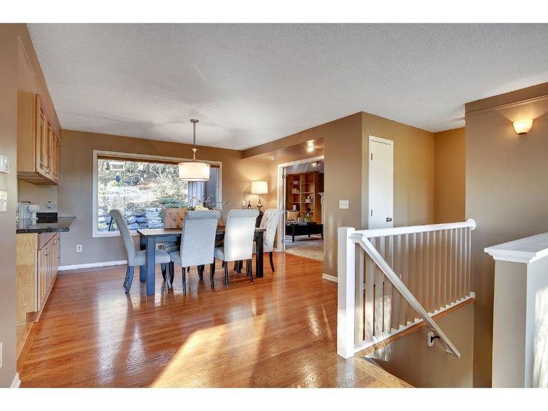 606 Oakwood St S, Bayport, MN 55003