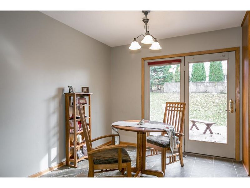 3617 Shepherd Hills Dr, Bloomington, MN 55431