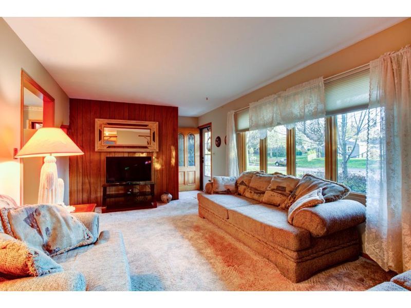 2571 Stacker Blvd, White Bear Lake, MN 55110
