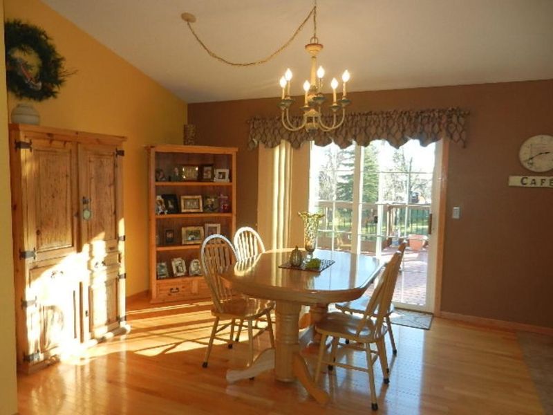 425 Lake Ct, Winsted, MN 55395