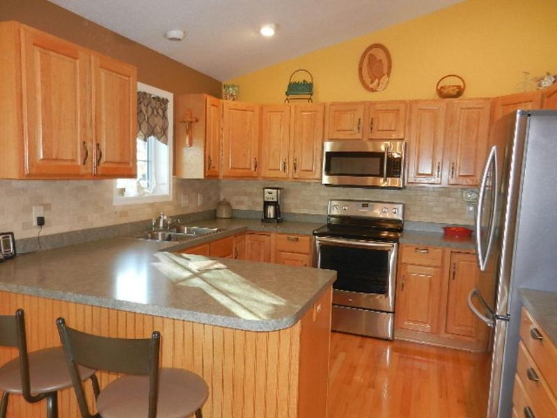 425 Lake Ct, Winsted, MN 55395