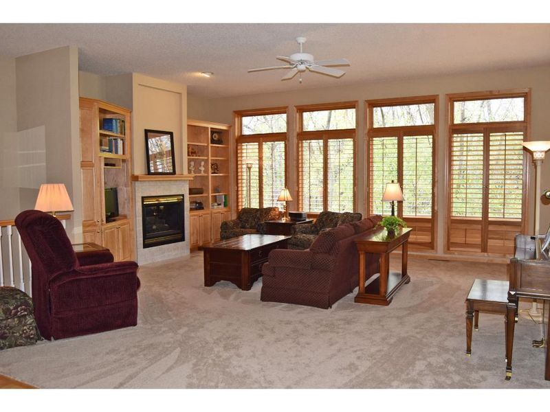 8985 Hunters Way, Apple Valley, MN 55124