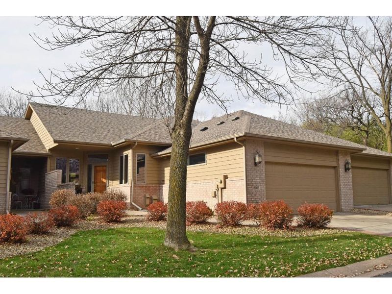 8985 Hunters Way, Apple Valley, MN 55124