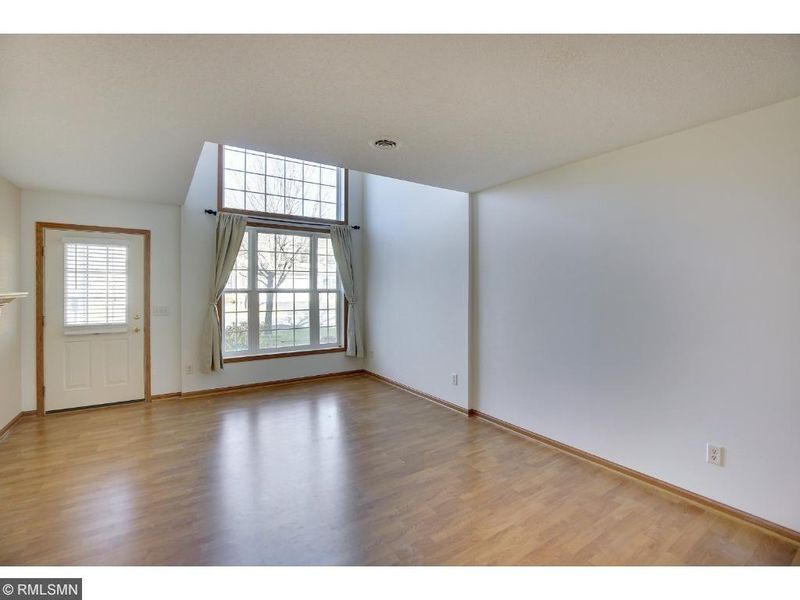 308 Wilderness Dr, Chaska, MN 55318