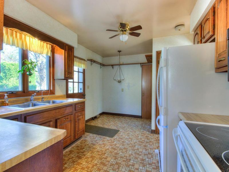 2485 Gisella Blvd, White Bear Lake, MN 55110