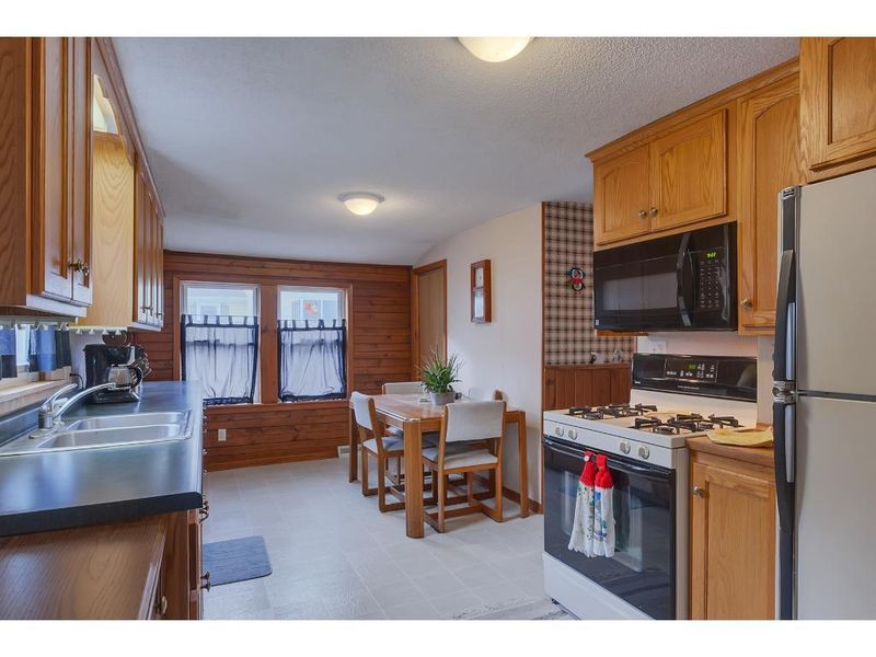 619 S Litchfield Ave, Litchfield, MN 55355