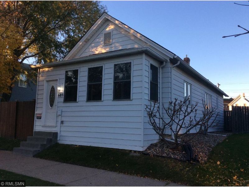 689 Armstrong Ave, Saint Paul, MN 55102