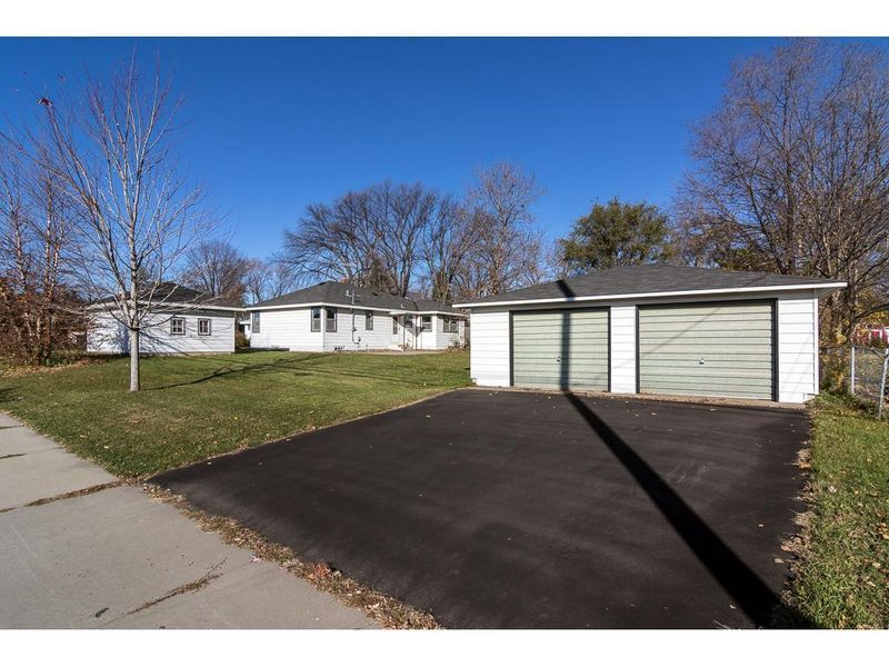 8949 1st Ave S, Bloomington, MN 55420
