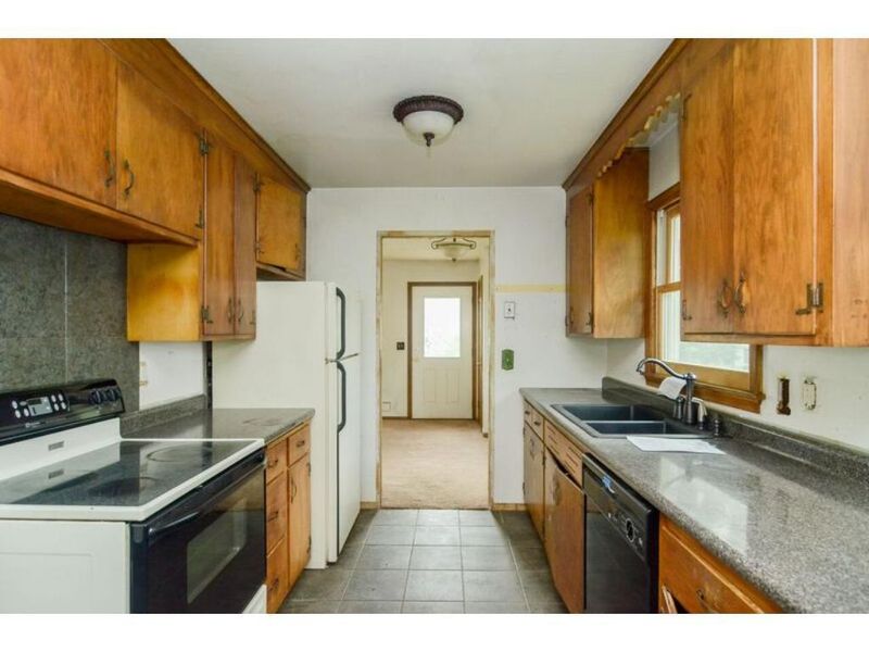 5216 7th St NE, Columbia Heights, MN 55421