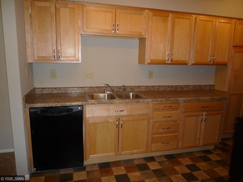 1248 Landmark Trl S, Hopkins, MN 55343
