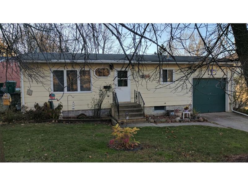 516 3rd St S, Waterville, MN 56096