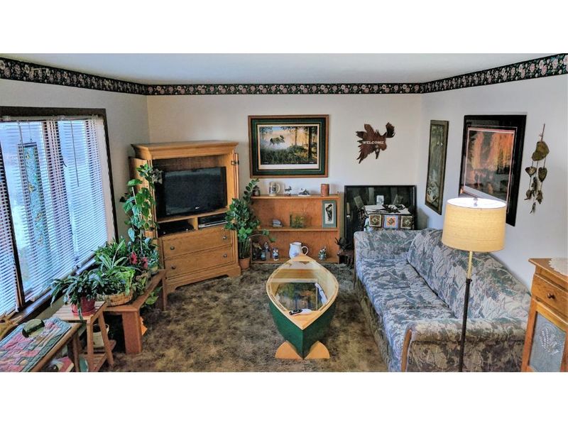 516 3rd St S, Waterville, MN 56096