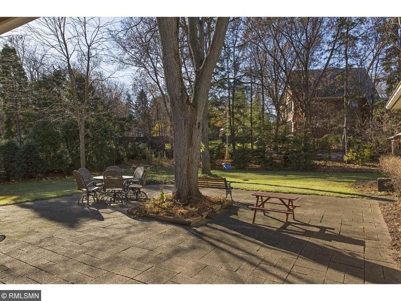 3840 Honeysuckle Rd, Wayzata, MN 55391