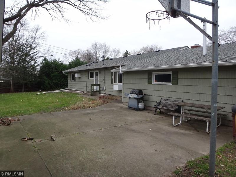 2127 Oakridge Rd, Stillwater, MN 55082
