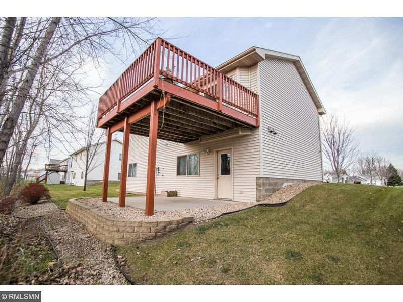542 Sunwood Park Dr, Waite Park, MN 56387