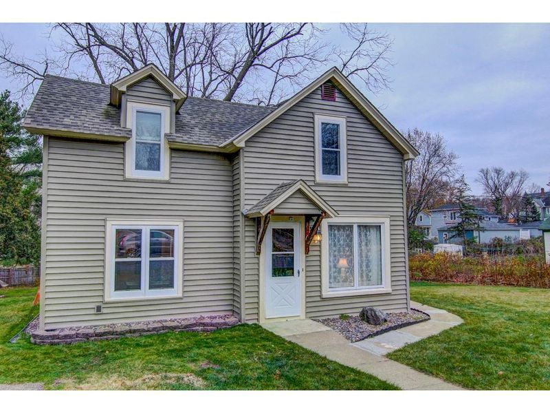 913 5th St S, Stillwater, MN 55082