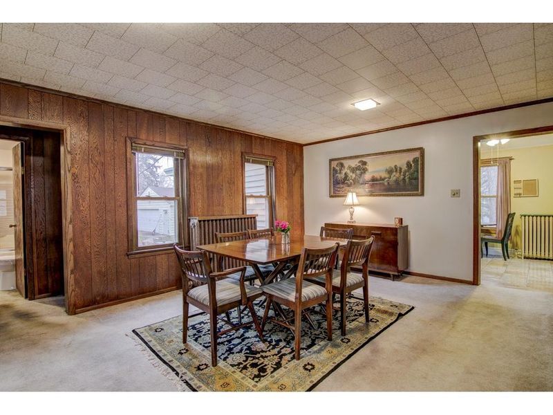 913 5th St S, Stillwater, MN 55082