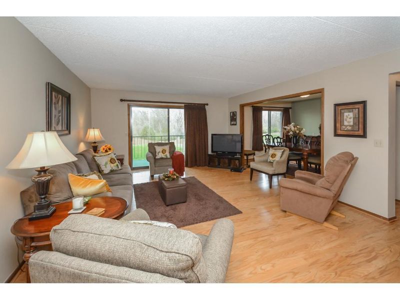 2455 Londin Ln E #224, Maplewood, MN 55119